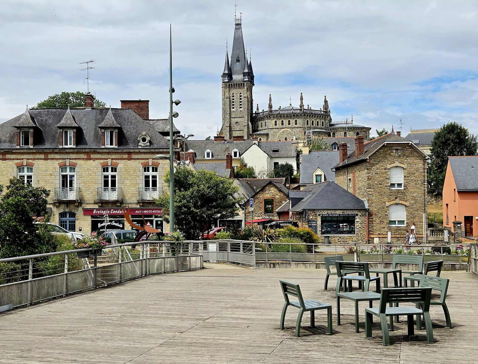 Rencontre cougar Châteaubourg