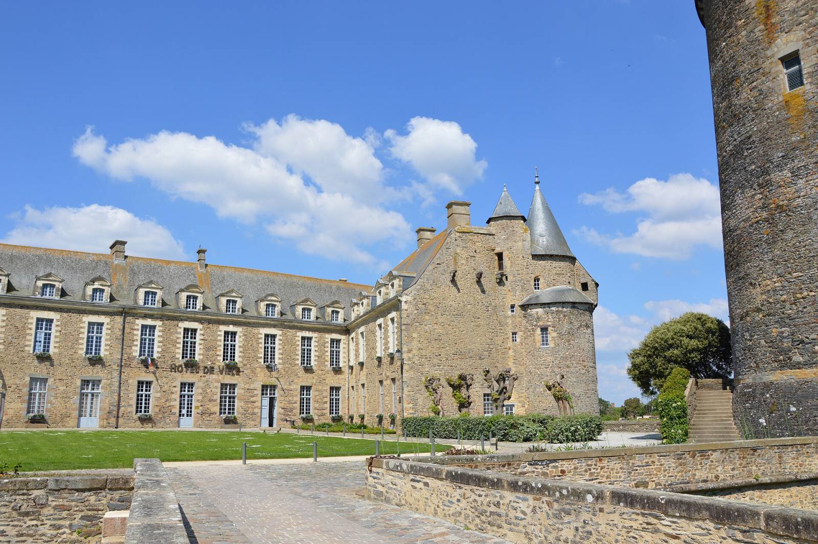 Rencontre cougar Châteaugiron