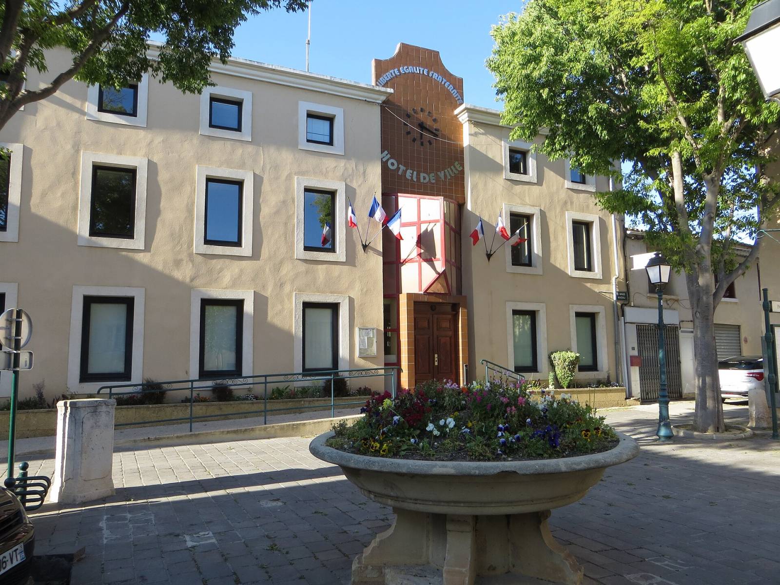 Rencontre cougar La Fare-les-Oliviers